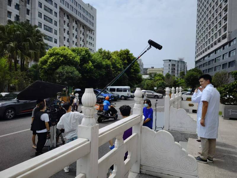 银海区广告片拍摄公司低成本实现高规格制作的诀窍